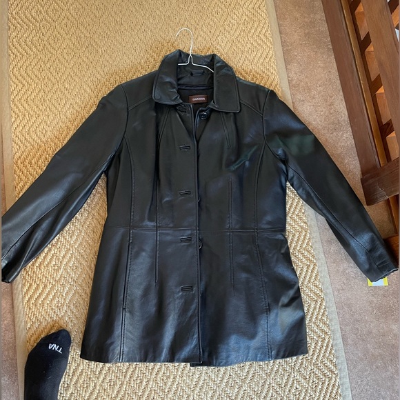Beautiful 90’s leather jacket (maybe 2000’s), size medium, perfect condition - Picture 1 of 1